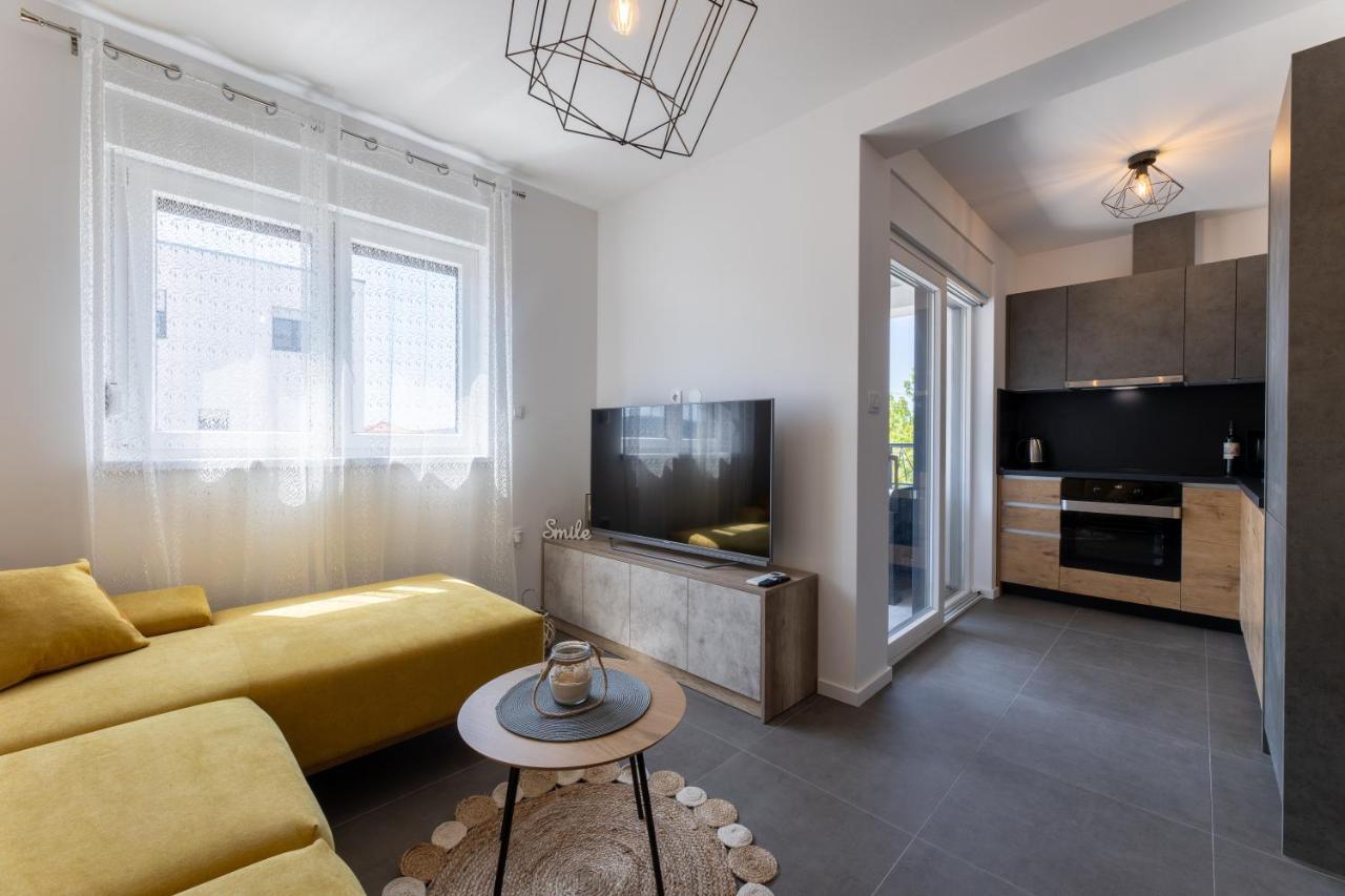 Apartments Maya & Tina Trogir Exterior photo
