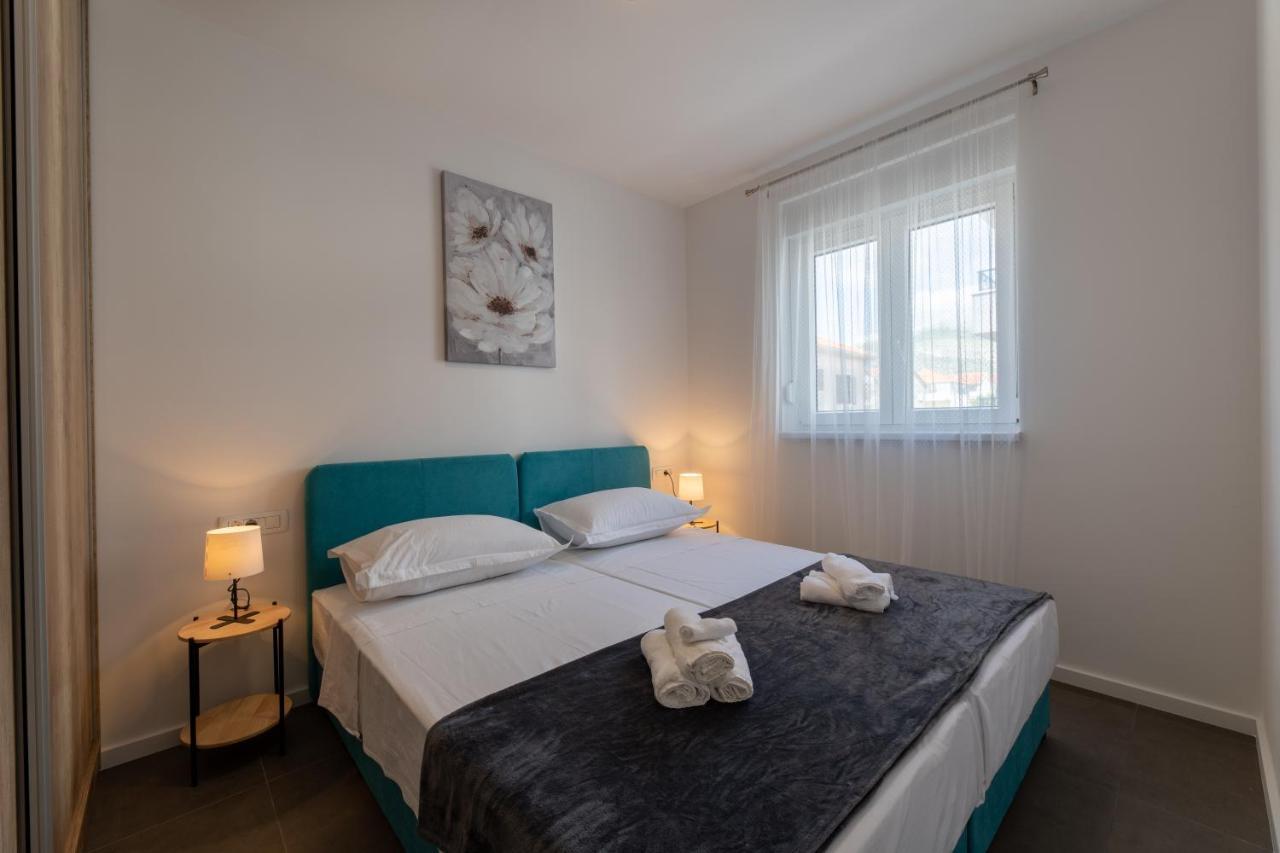 Apartments Maya & Tina Trogir Exterior photo