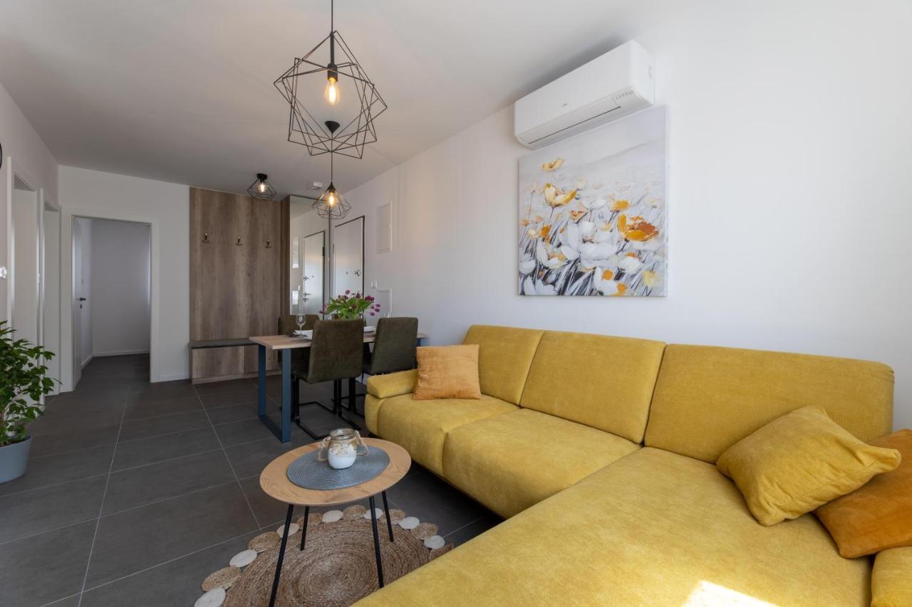Apartments Maya & Tina Trogir Exterior photo